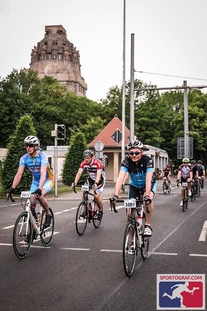 Kurz nach dem Start vor dem Völkerschlachtdenkmal